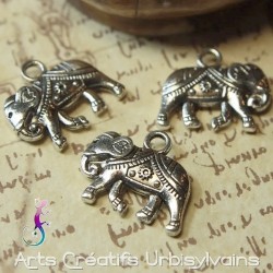 Lot de 3 pendentifs...
