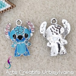 Breloque chien en émail...