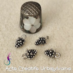 Lot de 4 breloques pomme de...