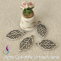 Lot de 6 pendentifs...