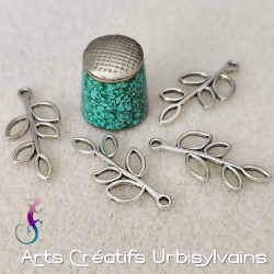 Lot de 4 pendentifs...