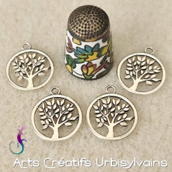 Lot de 4 pendentifs...