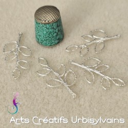 Lot de 4 pendentifs...