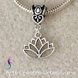 Bélière en métal argenté...