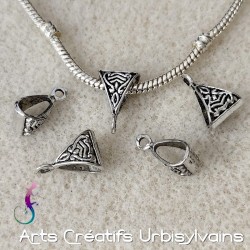 Lot de 5 bélières ciselées...