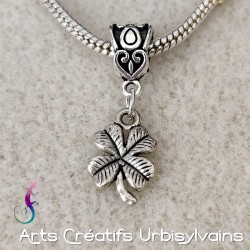 Bélière ciselée en métal...