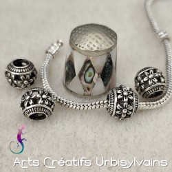 Lot de 4 perles européennes...