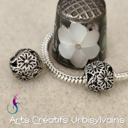 Lot de 2 perles "fleurs" en...