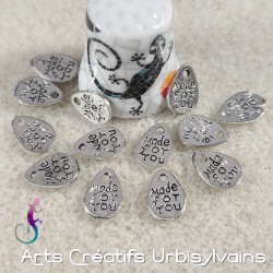 Lot de 20 breloques "made...