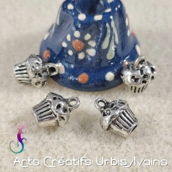 Lot de 4 breloques en forme...