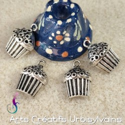 Lot de 8 breloques cupcake...