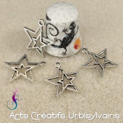 Lot de 8 pendentifs étoiles...