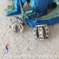 Lot de 2 perles ouvragées...