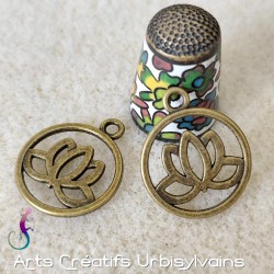 Lot de 4 pendentifs fleur...