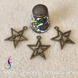 Lot de 4 breloques étoiles...
