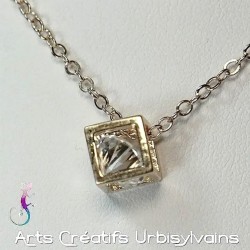 Chaîne métal dorée et...